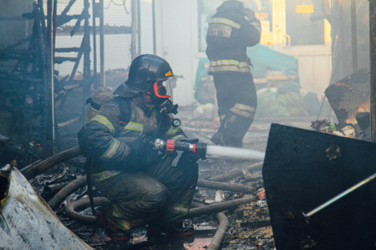 В Севастополе сгорел рынок
