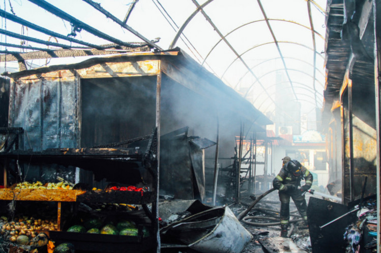 У Севастополі згорів ринок